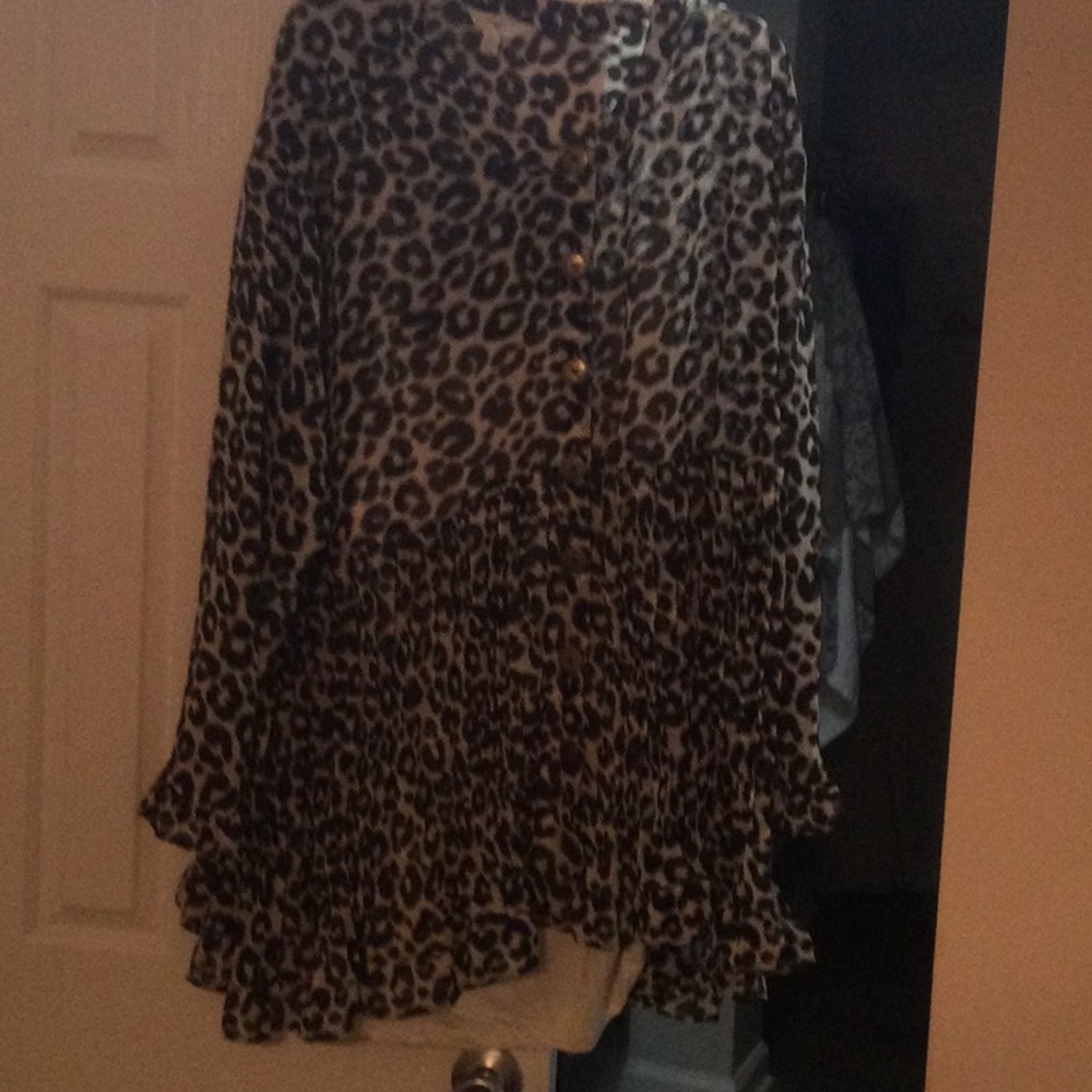 New leopard print button up tunic w/cami size 3X.